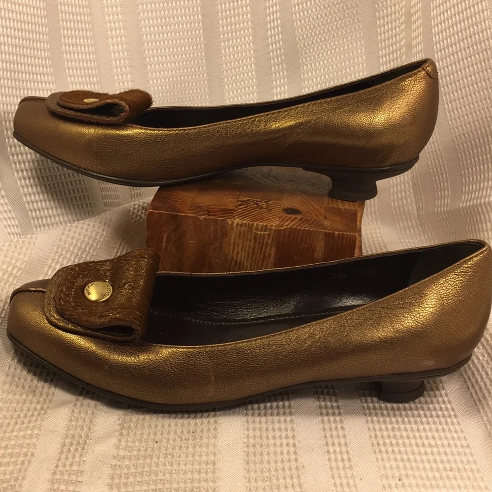 Hogan made in Italy metallic leather kitty .5”heel